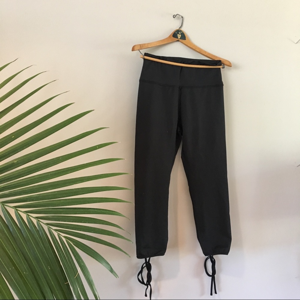 AERIE lace-up 7/8 cropped leggings in black